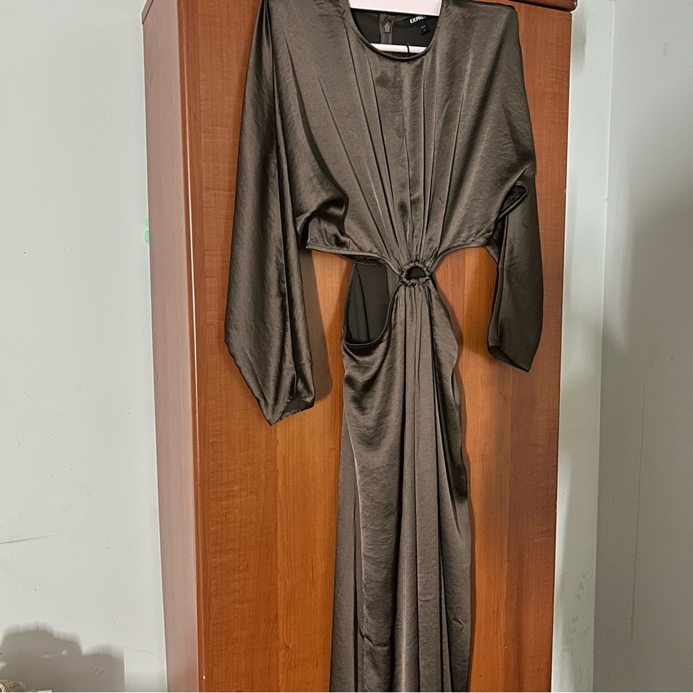 Like new Express silky brown long sleeve dress size medium w ring and cut outs